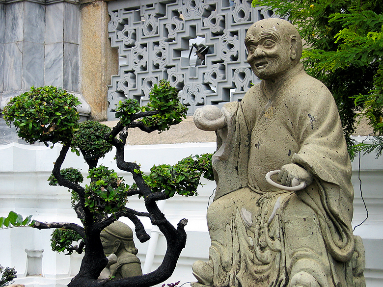 statue_moine_bonsai